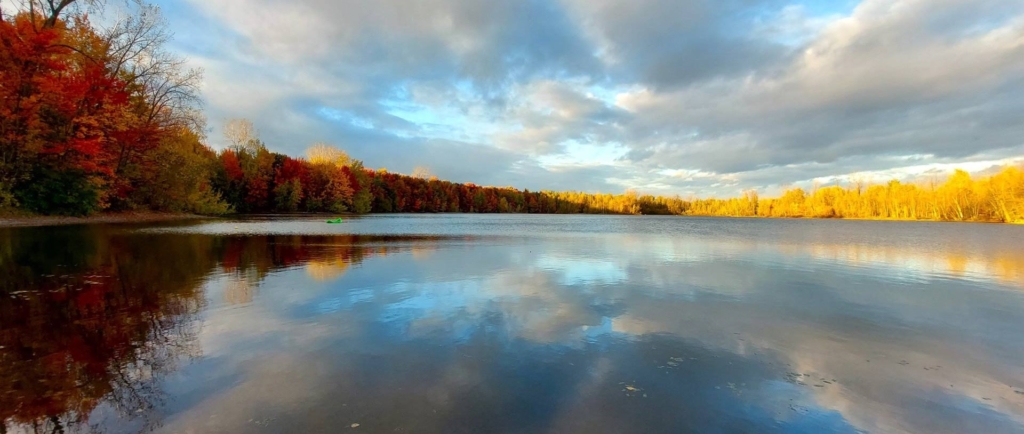 Journée d'automne au lac Laberge