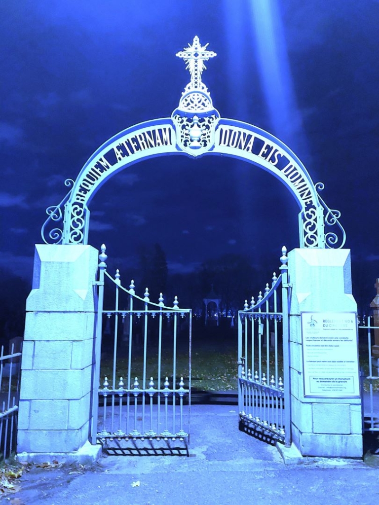 Porta aperta ad requiem aeternam - Une porte ouverte vers un repos éternel