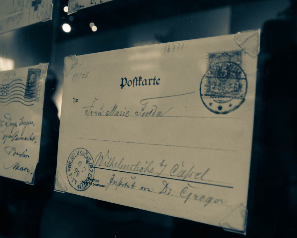 Précieuse cartes postales