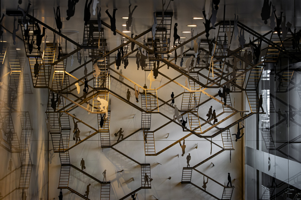 Les 128 silhouettes de Chantal Séguin (Centre des Congrès) 4
